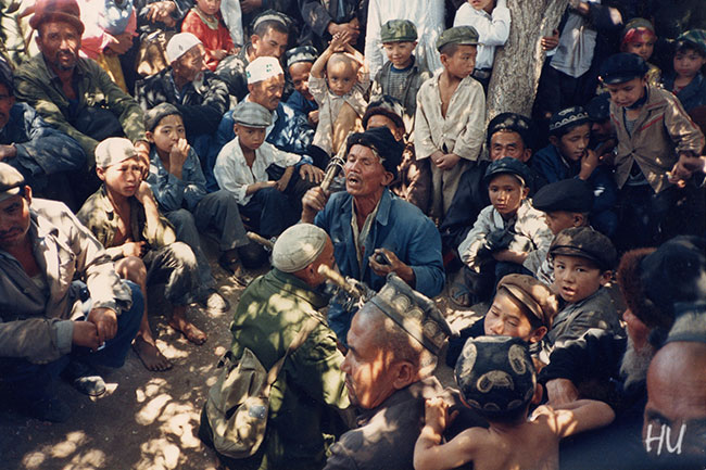 Uygur Halk Aşıkları, Kaşgar, 1984 yılı     Fotoğraf: Halil Uğur