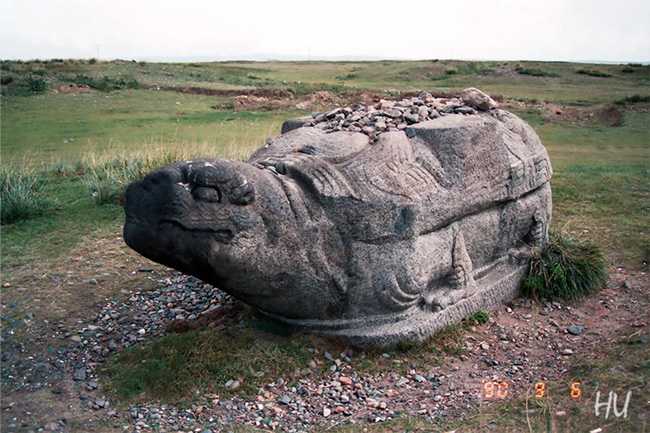 Anıt Kaidesi, Balasagun, Moğolistan, 1990 yılı      Fotoğraf: Halil Uğur 