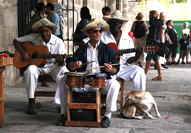 Sokakta müzik yapmak, Küba  -  Fotoğraf: Halil Uğur 