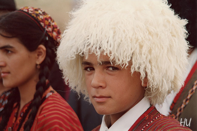 Türkmen Çocuk, Aşgabad, Türkmenistan, 1991 yılı    Fotoğraf: Halil Uğur 