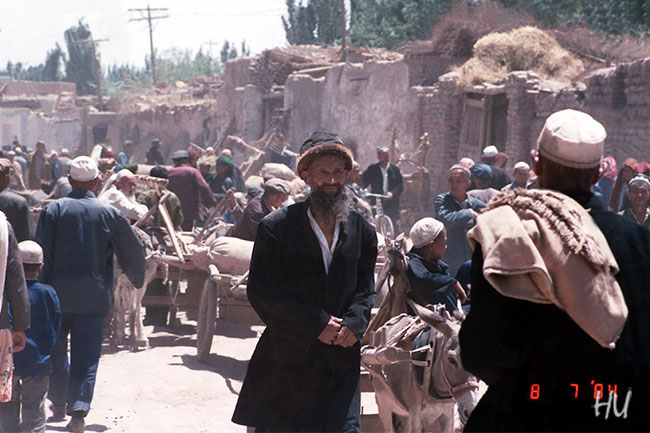 Kaşgar Sokaklarında, Kaşgar, Uygur Bölgesi, 1984 yılı  Fotoğraf: Halil Uğur
