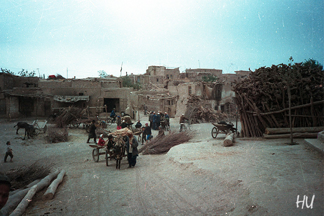 Kaşgar Sokakları, Uygur Bölgesi, Çin, 1984 yılı     Fotoğraf: Halil Uğur 