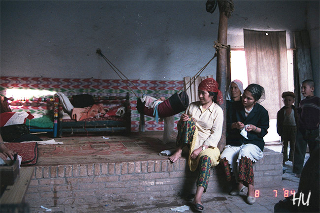 Bir Uygur Ev Avlusu, Kaşgar, Çin, 1984 yılı   Fotoğraf: Halil Uğur 
