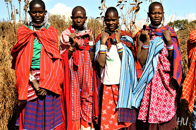 İç dünyaları renkli olmasa elbiseleri de renkli olmazdı, Tanzanya       Fotoğraf: Halil Uğur