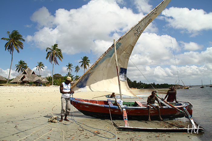 Balıkçı teknesi, Zanzibar   -   Fotoğraf: Halil Uğur