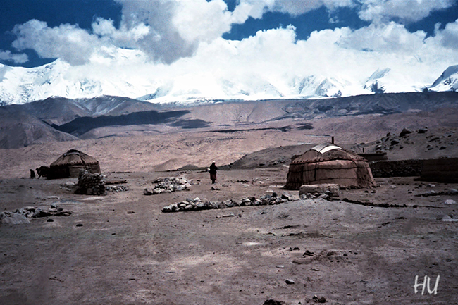 Üç bin metrede yaşamak, Taşkorgan, Uygur Bölgesi, 1984     Fotoğraf: Halil Uğur 