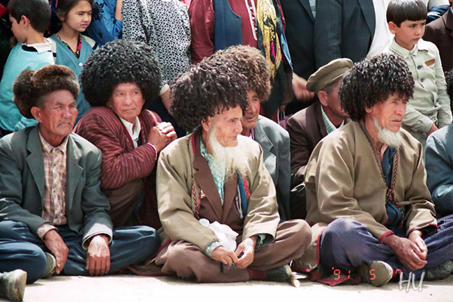 Türkmen Yaşulular Tören İzliyor  -   Fotoğraf: Halil Uğur 