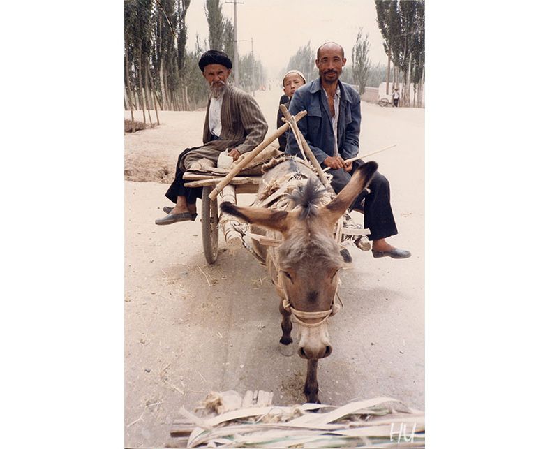 Kaşgar'da Taksi, Uygur Bölgesi, Çin 1984. Fotoğraf: Halil Uğur 