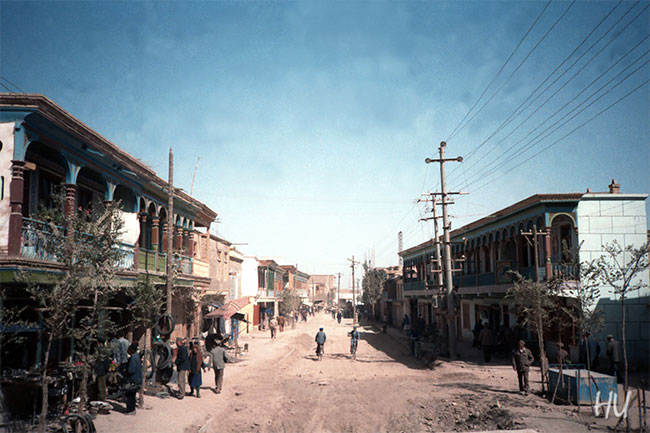 Kaşgar Sokakları, Uygur Bölgesi, 1984 yılı.    Fotoğraf: Halil Uğur 