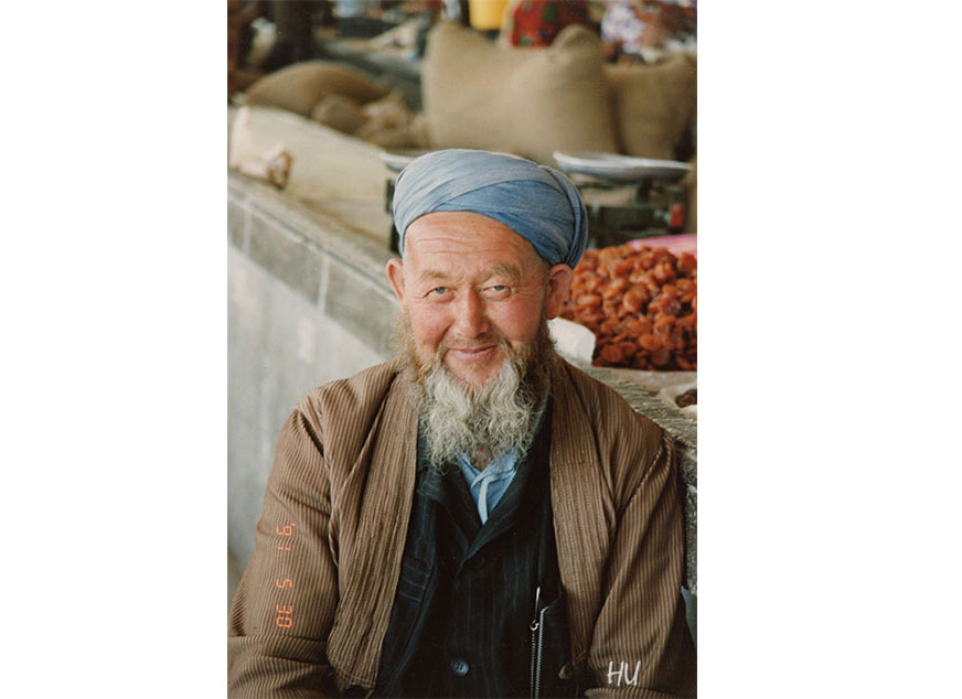 Fıstıkçı Dede Pazarda, Taşkent, Özbekistan, 1984 yılı       Fotoğraf: Halil Uğur 