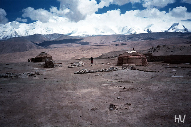Kırgız Yurtları, Karakurum Geçidi, Uygur Bölgesi, Çin,1984 yılı. Fotoğraf: Halil Uğur