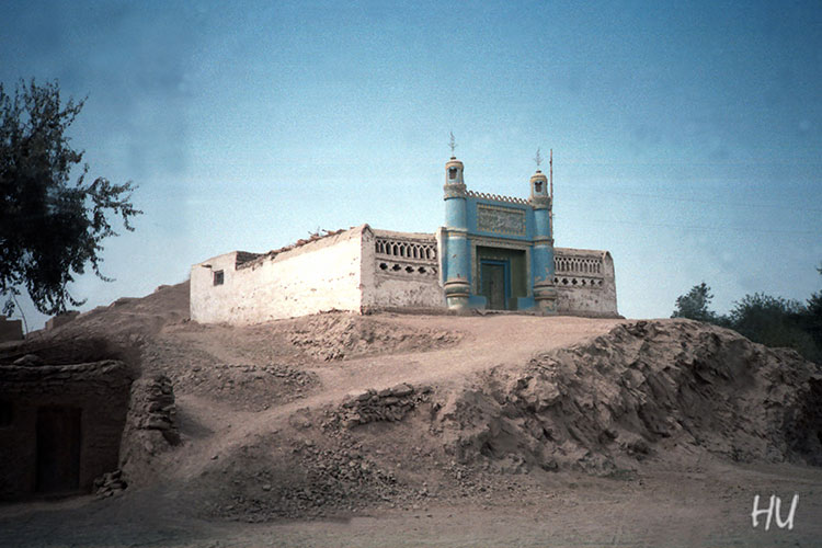  Local Mosque, Kashgar, Uyghur Region, 1984.   Photography by Halil Uğur 
