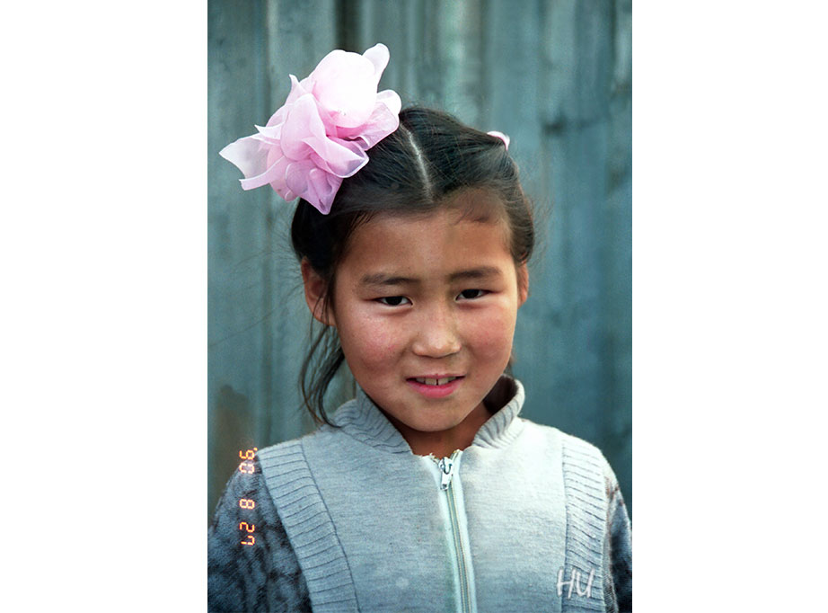 Bayramda Uygur Kızı, Turfan, 1991 yılı     Fotoğraf: Halil Uğur 
