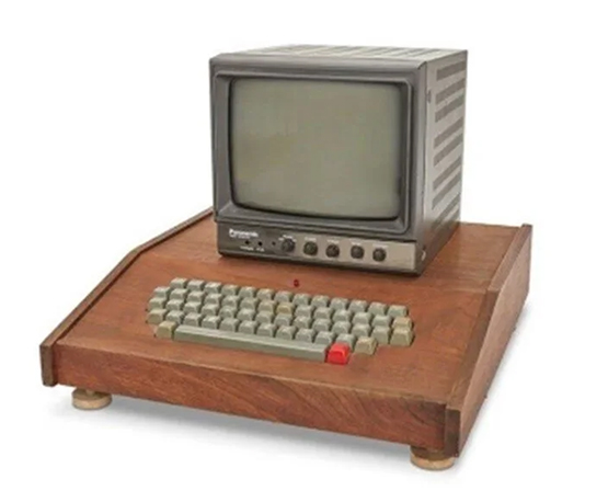 İlk Apple bilgisayar satılıyor